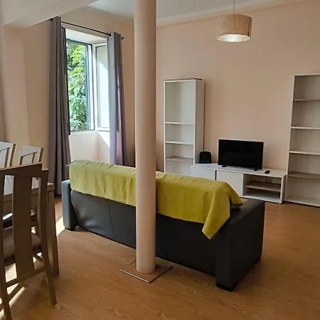 Residencial Monaco بيت ضيافة 2*