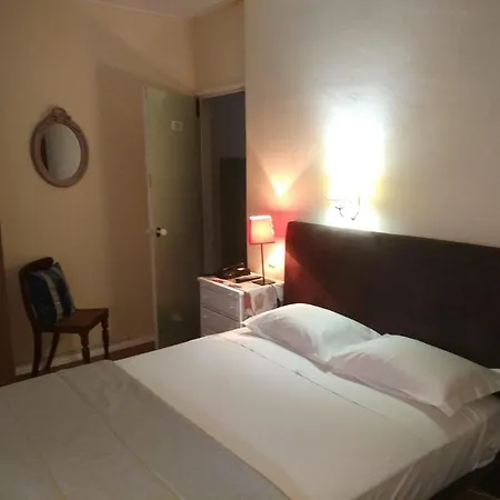 Residencial Monaco Pensión 2*