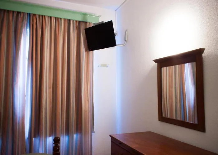 Residencial Monaco بيت ضيافة 2*